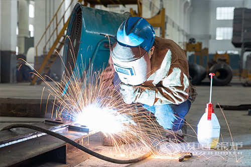 2噸生物質(zhì)<a href=http://www.cdsksx.com/products/rqzqgl/ target=_blank class=infotextkey>蒸汽鍋爐</a>多少錢