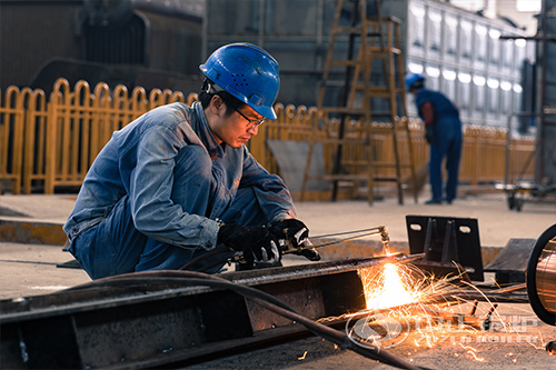 蒸汽鍋爐生物質(zhì)價格 ， 2噸的生物質(zhì)熱水鍋爐多少錢