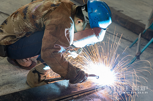 5噸生物質(zhì)鍋爐價(jià)格 ，呼倫貝爾市10噸生物質(zhì)蒸汽鍋爐多少錢(qián)